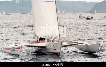 AJAXNETPHOTO. 5Giugno, 1988. PLYMOUTH in Inghilterra. - 1988 CARLSBERG STAR a mano singola gara transatlantica - OSTAR 1988 Inizio - LA NUOVA SARDEGNA; SKIPPER, PIERRE SICOURI (ITA). Posti 9TH IN CLASSE, 9TH in generale. Foto :AJAX NEWS FOTO REF:2880506 11 Foto Stock