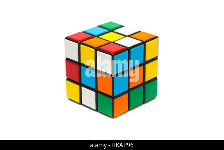 Cubo di Rubik su sfondo bianco Foto Stock