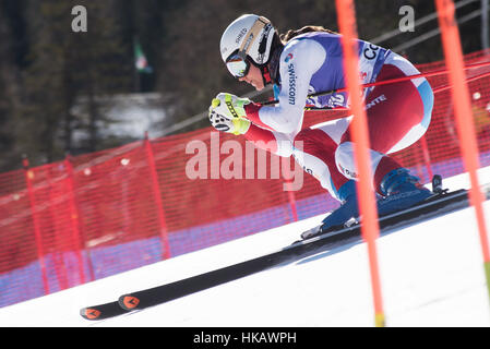 Cortina d'ampezzo, Italia. 26 gen, 2017. Fabienne Suter della Svizzera in corso durante la formazione in discesa a Cortina d'Ampezzo, Italia il 26 gennaio 2017. Credito: Rok Rakun/Pacific Press/Alamy Live News Foto Stock