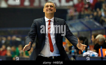 A Belgrado, in Serbia. 26 gen, 2017. Crvena Zvezda's head coach Dejan Radonjic reagisce durante la stagione regolare rotondo 20 Eurolega di basket match tra Crvena Zvezda e Panathinaikos a Belgrado in Serbia. Crvena Zvezda ha vinto 72-66. Credito: Predrag Milosavljevic/Xinhua/Alamy Live News Foto Stock