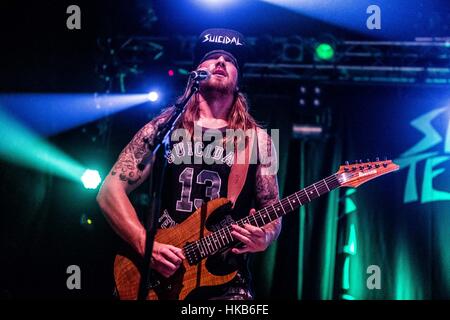 Trezzo sull'adda, Italia. 26 gen, 2017. Crossover trash band tendenze suicidarie suona dal vivo al Live Club di Trezzo sull'adda, Italia, per il Tour di persistenza 2017 Credit: Mairo Cinquetti/Alamy Live News Foto Stock