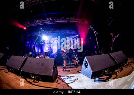 Trezzo sull'adda, Italia. 26 gen, 2017. Crossover trash band tendenze suicidarie suona dal vivo al Live Club di Trezzo sull'adda, Italia, per il Tour di persistenza 2017 Credit: Mairo Cinquetti/Alamy Live News Foto Stock