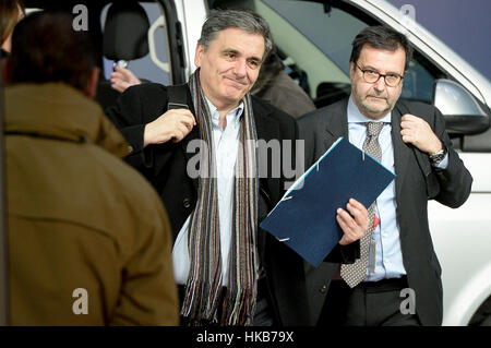 Bruxelles, BXL, Belgio. 27 gennaio, 2017. Il Ministro greco delle finanze Euklid Tsakalotos prima dell'inizio di un Fnance europeo i Ministri ECOFIN Bruxelles in Belgio su 27.01.2017 da Wiktor Dabkowski Credito: Wiktor Dabkowski/ZUMA filo/Alamy Live News Foto Stock