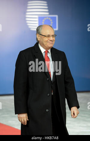 Bruxelles, BXL, Belgio. 27 gennaio, 2017. Malta il Ministro delle finanze Edward Scicluna prima dell'inizio di un Fnance europeo i Ministri ECOFIN Bruxelles in Belgio su 27.01.2017 da Wiktor Dabkowski Credito: Wiktor Dabkowski/ZUMA filo/Alamy Live News Foto Stock