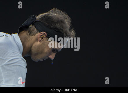 Melbourne, Australia. 27 gennaio, 2017. La Spagna di Rafael Nadal compete durante gli uomini singoli semifinale contro la Bulgaria Grigor Dimitrov presso l'Australian Open di tennis campionati di Melbourne, Australia, Gennaio 27, 2017. Credito: Lui Siu Wai/Xinhua/Alamy Live News Foto Stock