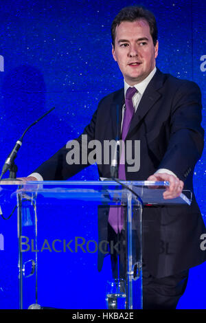 File Pix: Londra, Regno Unito. Xiii oct, 2011. Il cancelliere dello scacchiere, Rt Hon George Osborne MP apre BlackRock della nuova sede centrale europea a trasportatori giardini della città di Londra. BlackRock è il più grande gestore di denaro in tutto il mondo. 13 ottobre 2011.George Osborne è stato assunto come consulente di BlackRock, di tutto il mondo più grande gestore del fondo. Credito: Guy Bell/Alamy Live News Foto Stock