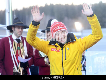 Innbruck, Austria. 27 gennaio, 2017. Tatjana Huefner dalla Germania celebra dopo arrivando in terza durante la donna della monoposto sprint evento presso la Coppa del Mondo di slittino a Innbruck, Austria, 27 gennaio 2017. Foto: Tobias Hase/dpa/Alamy Live News Foto Stock