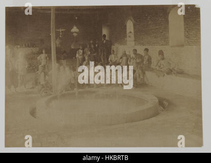 Un'opera d'arte senza titolo del Brooklyn Museum, che mostra la creatività e lo stile distintivo dell'artista. L'opera rappresenta una miscela di arte storica e contemporanea, tipica della variegata collezione del museo. Foto Stock