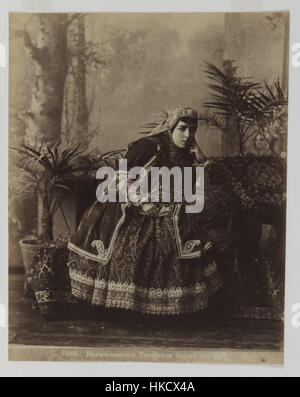 "Untitled 11" dalla collezione del Brooklyn Museum è un'opera d'arte astratta che esplora il colore e la forma. La mancanza di un titolo invita lo spettatore a interagire con il pezzo attraverso l'interpretazione personale, sottolineando gli elementi visivi su qualsiasi narrativa o argomento. Foto Stock