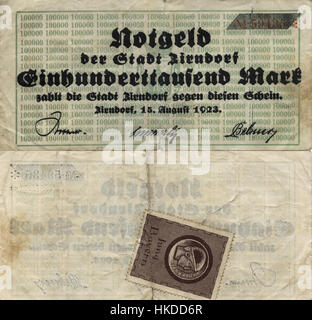 Questa banconota, emessa a Zirndorf nel 1923, è un artefatto storico del periodo dell'iperinflazione tedesca. La banconota mostra le sfide economiche della Repubblica di Weimar durante il periodo successivo alla prima guerra mondiale, quando la valuta ha subito una significativa svalutazione. Foto Stock