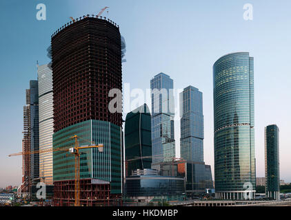 Biulding di Moscow City scyscrapers in estate Foto Stock