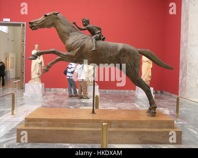 Il jockey di Artemision ellenismo il Museo Nazionale di Archeologia Atene Grecia Foto Stock