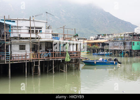 Il Villaggio Tradizionale di Tai O con le case su palafitte. Hong Kong Foto Stock