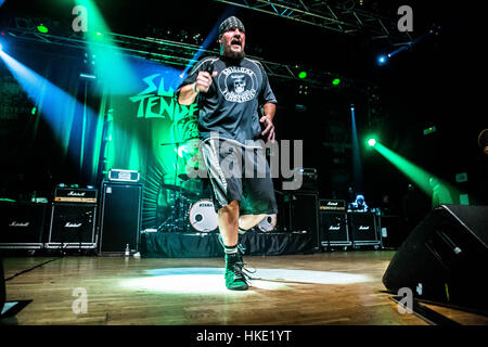 Trezzo sull'adda, Italia. 27 gennaio, 2017. Crossover trash band tendenze suicidarie suona dal vivo al Live Club di Trezzo sull'adda, Italia per la persistenza Tour 2017. Credito: Mairo Cinquetti/Pacific Press/Alamy Live News Foto Stock