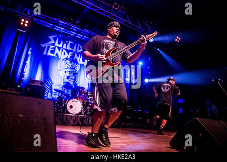 Trezzo sull'adda, Italia. 27 gennaio, 2017. Crossover trash band tendenze suicidarie suona dal vivo al Live Club di Trezzo sull'adda, Italia per la persistenza Tour 2017. Credito: Mairo Cinquetti/Pacific Press/Alamy Live News Foto Stock