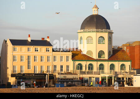 La Cupola e gli altri edifici, Worthing, West Sussex, in Inghilterra. Grado 2 elencati cinema aperto nel 1911. Uno dei più antichi cinema di lavoro nel paese. Foto Stock