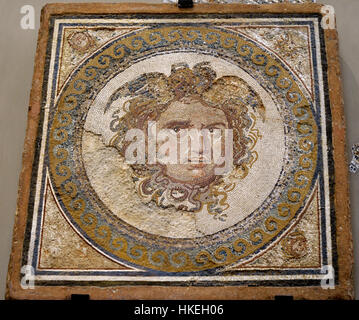 Mosaico della Medusa. Emblema centrale del mosaico trovati nella Tarraco. 2a-3a secolo D.C. Museo Archeologico Nazionale di Tarragona. Spagna. Foto Stock