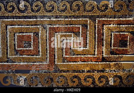 Mosaico della Medusa, ispirandosi al mito di Perseo. Dettaglio della bordatura. Trovato nella Tarraco. 2a-3a secolo D.C. Museo Archeologico Nazionale di Tarragona. Spagna. Foto Stock