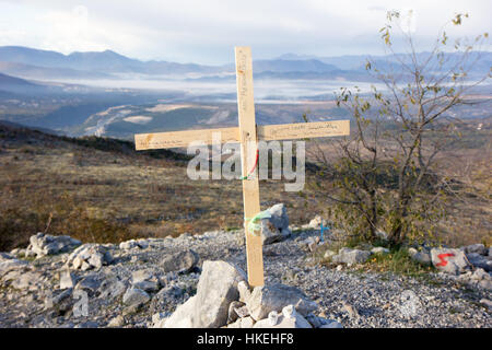 Una croce sulla cima del monte Krizevac a Medjugorje, Bosnia e Erzegovina su 2016/11/11 Foto Stock