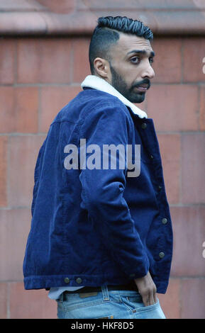 Ghufran Syaed Khan, 26, lasciando Birmingham Corte dei Magistrati dove è comparso caricato con uccisione di un pedone che è stato abbattuto da un auto al di fuori di un tempio sikh di Birmingham nel dicembre 2015. Foto Stock