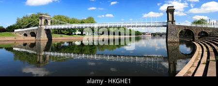 Ponte sul fiume Trent, Nottingham City Centre, Nottinghamshire, England, Regno Unito Foto Stock