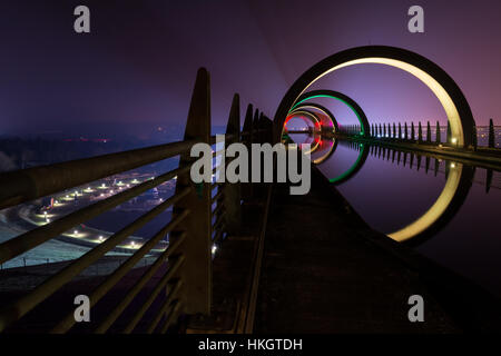 Falkirk Wheel di notte, vista dalla sommità della ruota Foto Stock