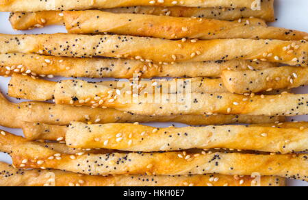 Snack salati con sesamo e semi di papavero Foto Stock