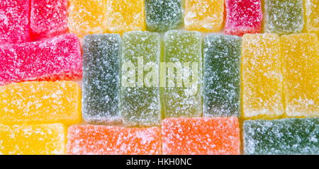 Caramelle arcobaleno di gelatina acidata strisce in zucchero spruzzare Foto  stock - Alamy