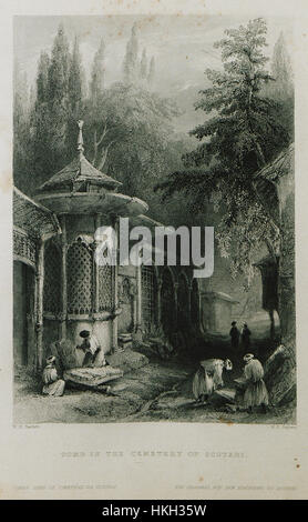 La tomba di Pardoe Julia nel cimitero di Scutari, risalente al 1838, cattura un significativo sito di sepoltura storico. L'opera d'arte riflette le tradizioni del XIX secolo e commemora il defunto con dettagli intricati. Foto Stock