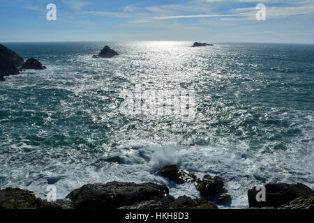 Onde che si infrangono, Cornwall Foto Stock