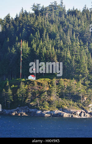 Antenna radio stazione in una foresta in Canada Foto Stock