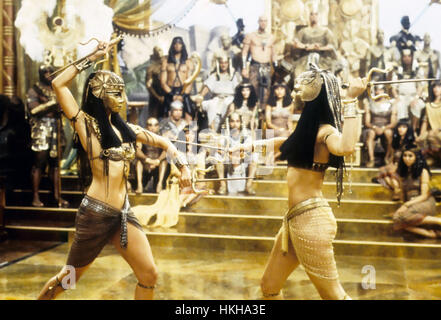 La mummia restituisce 2001 Universal Pictures film con Rachel Weisz a sinistra e Patricia Velasquez Foto Stock