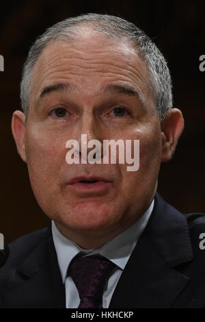 Oklahoma Attorney General Scott Pruitt testimonia a sua conferma audizione presso il Senato comitato APE Foto Stock