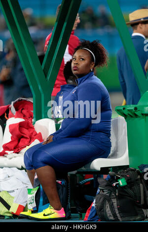 Rio de Janeiro, Brasile. Il 12 agosto 2016. Michelle Carter (USA) medaglia d'oro nel femminile colpo messo a 2016 Olimpiadi estive. ©Paul J. S Foto Stock