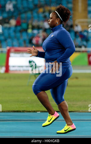 Rio de Janeiro, Brasile. Il 12 agosto 2016. Michelle Carter (USA) medaglia d'oro nel femminile colpo messo a 2016 Olimpiadi estive. ©Paul J. S Foto Stock