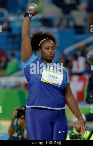 Rio de Janeiro, Brasile. Il 12 agosto 2016. Michelle Carter (USA) medaglia d'oro nel femminile colpo messo a 2016 Olimpiadi estive. ©Paul J. S Foto Stock