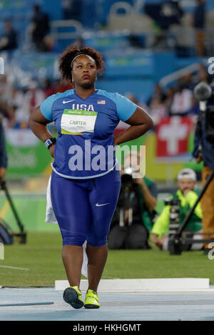 Rio de Janeiro, Brasile. Il 12 agosto 2016. Michelle Carter (USA) medaglia d'oro nel femminile colpo messo a 2016 Olimpiadi estive. ©Paul J. S Foto Stock