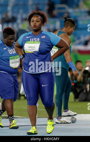 Rio de Janeiro, Brasile. Il 12 agosto 2016. Michelle Carter (USA) medaglia d'oro nel femminile colpo messo a 2016 Olimpiadi estive. ©Paul J. S Foto Stock