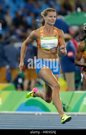 Rio de Janeiro, Brasile. Il 12 agosto 2016. Atletica, Dafne Schippers (NED) a competere in donne 100m riscalda al 2016 Olimpiadi estive. ©Paolo Foto Stock