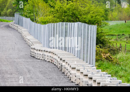 26/05/2013, Enniskillen County Fermanagh, Irlanda del Nord. Un massiccio muro di sicurezza, stimato pari a 4 miglia lungo, è attualmente costruita intorno il Lough Erne Golf Resort in vista del Vertice G8. Questo è dovuto al fatto che si terrà presso il Lough Erne Golf Resort del XVII e XVIII Giugno 2013. La recinzione si dice per un costo di circa £ 4 m. Foto Stock