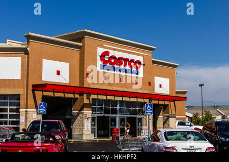 Indianapolis - Circa nel settembre 2016: Costco Wholesale ubicazione. Costco Wholesale è un dollaro Multi-Billion rivenditore globale VII Foto Stock