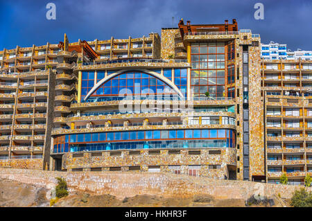 L'impressionante Gloria Palace Amadores Thalasso Hotel sulla scogliera, Puerto Rico, Gran Canaria Foto Stock