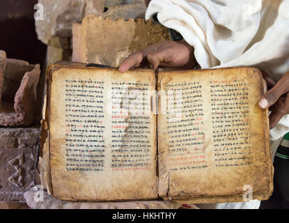 Vecchia bibbia libro del grande tempio di Yeha, Etiopia Foto Stock