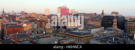 Panorama dello skyline di Glasgow, Strathclyde, Scozia, Regno Unito, G1 1QE che guarda verso George Square e l'est Foto Stock