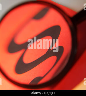 I paragrafi sotto la lente di ingrandimento Foto Stock