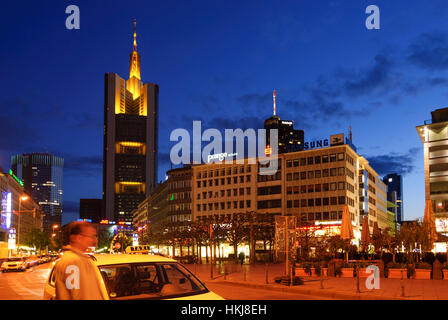 Frankfurt am Main: square an der Hauptwache, Torre della Commerzbank, Zeil, Assia, Hesse, Germania Foto Stock