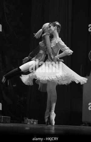 Imperial Russian Ballet ballerini eseguono durante le prove di "El Cascanueces' a Lope de Vega Theatre di Madrid in Spagna. Dove: Madrid La Comunità di Madrid, Spagna Quando: 27 Dic 2016 Credit: Oscar Gonzalez/WENN.com Foto Stock