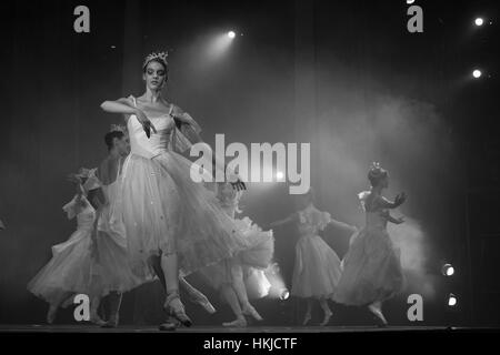 Imperial Russian Ballet ballerini eseguono durante le prove di "El Cascanueces' a Lope de Vega Theatre di Madrid in Spagna. Dove: Madrid La Comunità di Madrid, Spagna Quando: 27 Dic 2016 Credit: Oscar Gonzalez/WENN.com Foto Stock