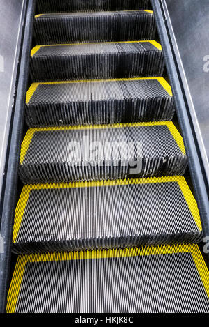 Dettaglio delle scale di Escalator. Foto Stock