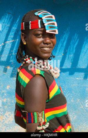 Ari tribù di persone in abiti tradizionali Jinka, Sud Omo, Etiopia Foto Stock